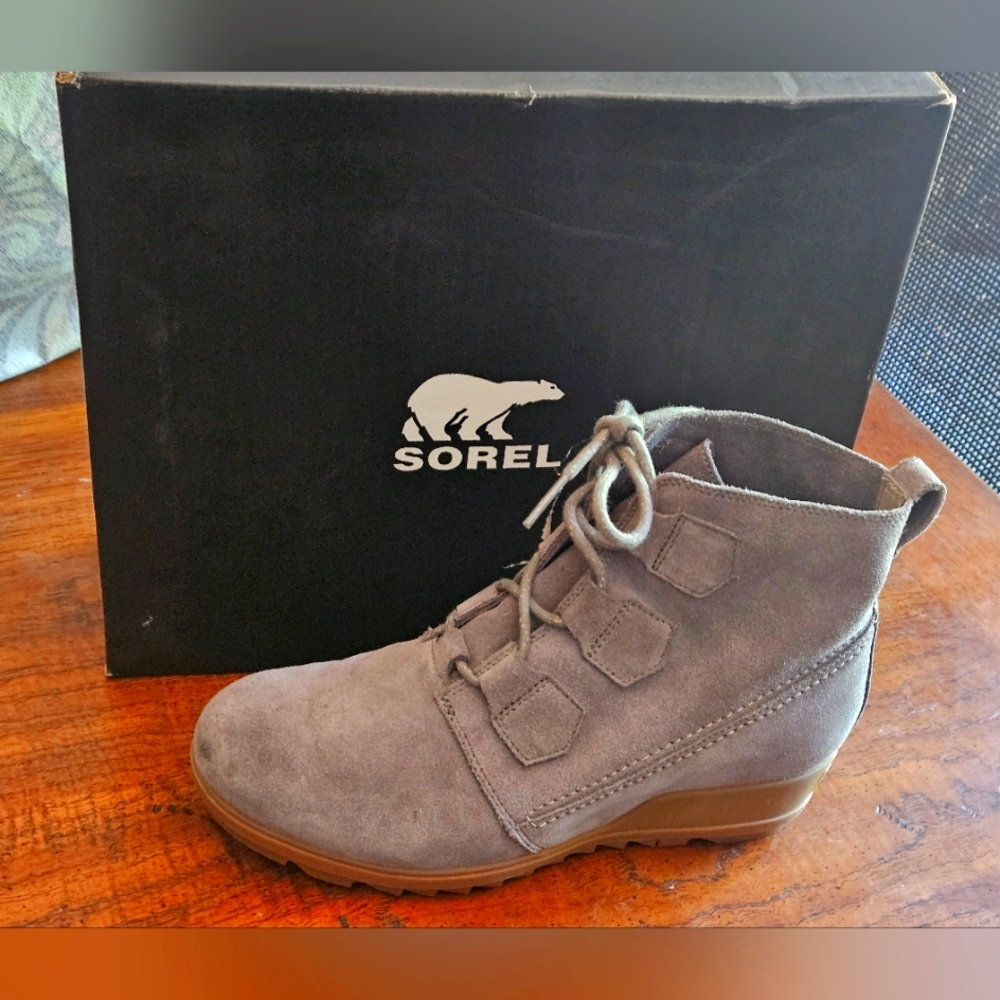 EUC Sorel Evie Gray Lace Up Boots with Suede Finish